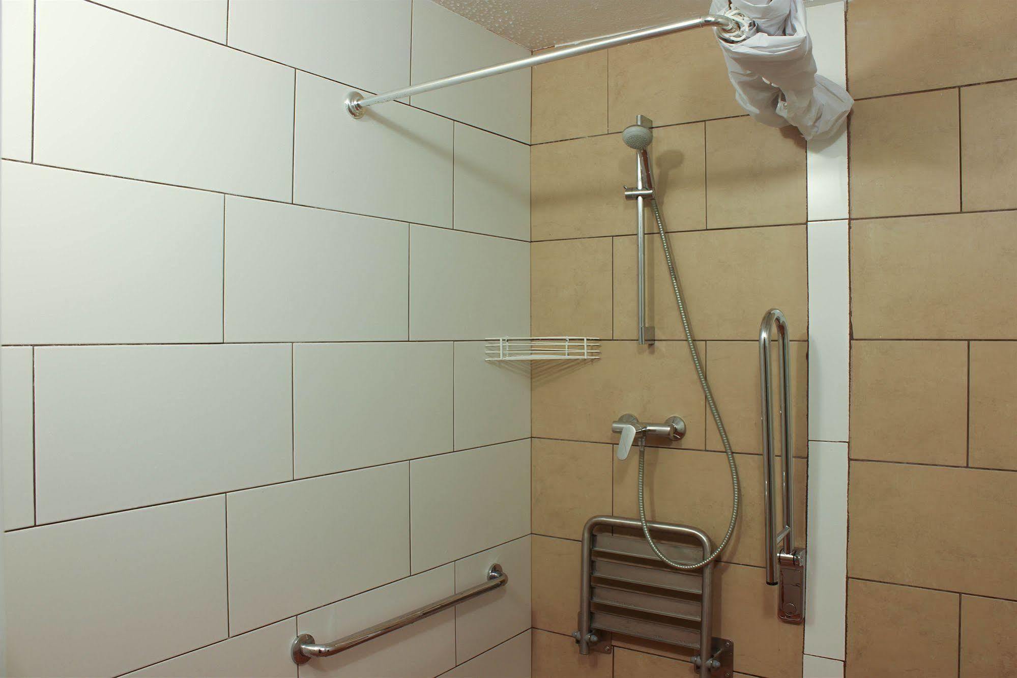 360 Hostel *